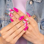 Letnie stylizacje paznokci – sprawdź najgorętsze trendy