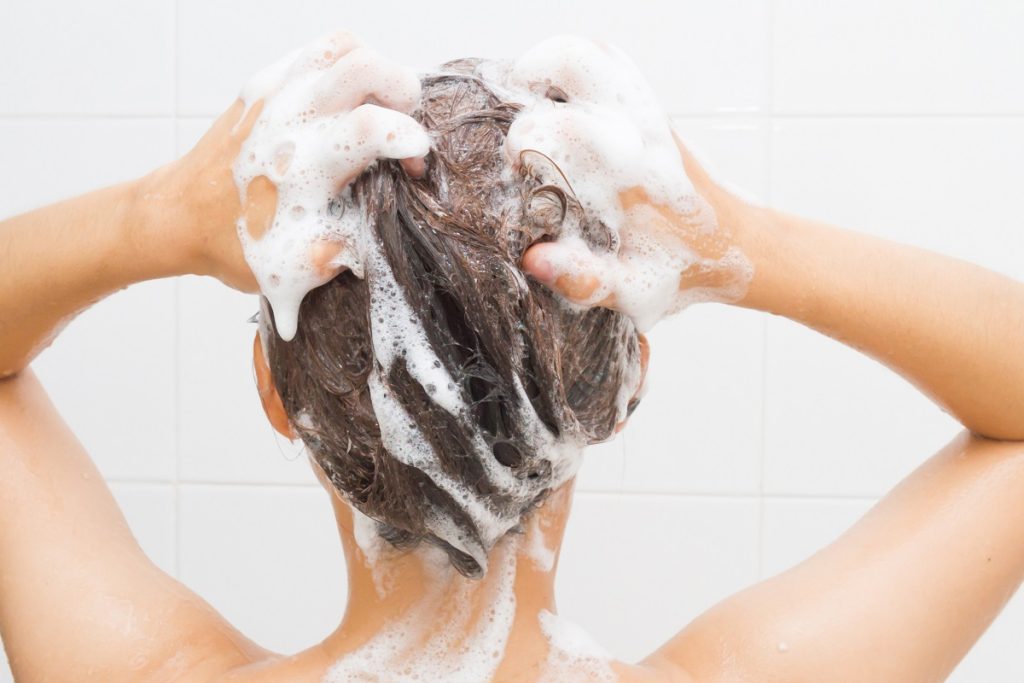 Jak dbać o cienkie włosy mycie pukli