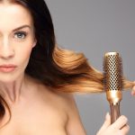 Szczotki do modelowania włosów – które wybrać i jak ich używać? 