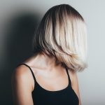 Frosted highlights – chłodny trend w koloryzacji na 2025 rok